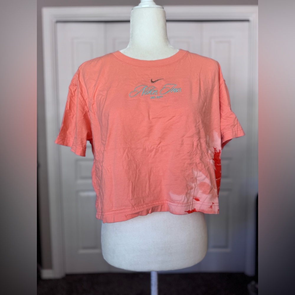 Nike Cropped Tees size Large
